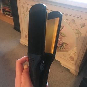 TWO INCH HAIR STRAIGHTENER IN GREAT CONDITION